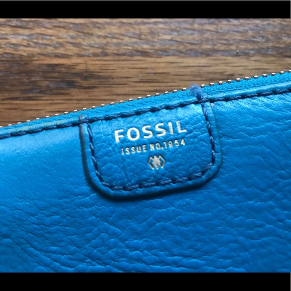 Blue Leather Fossil Wallet with Tan Interior - Picture 2 of 7